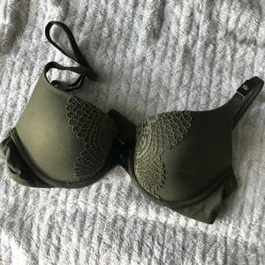 NWOT 32C Victoria Secret Bra